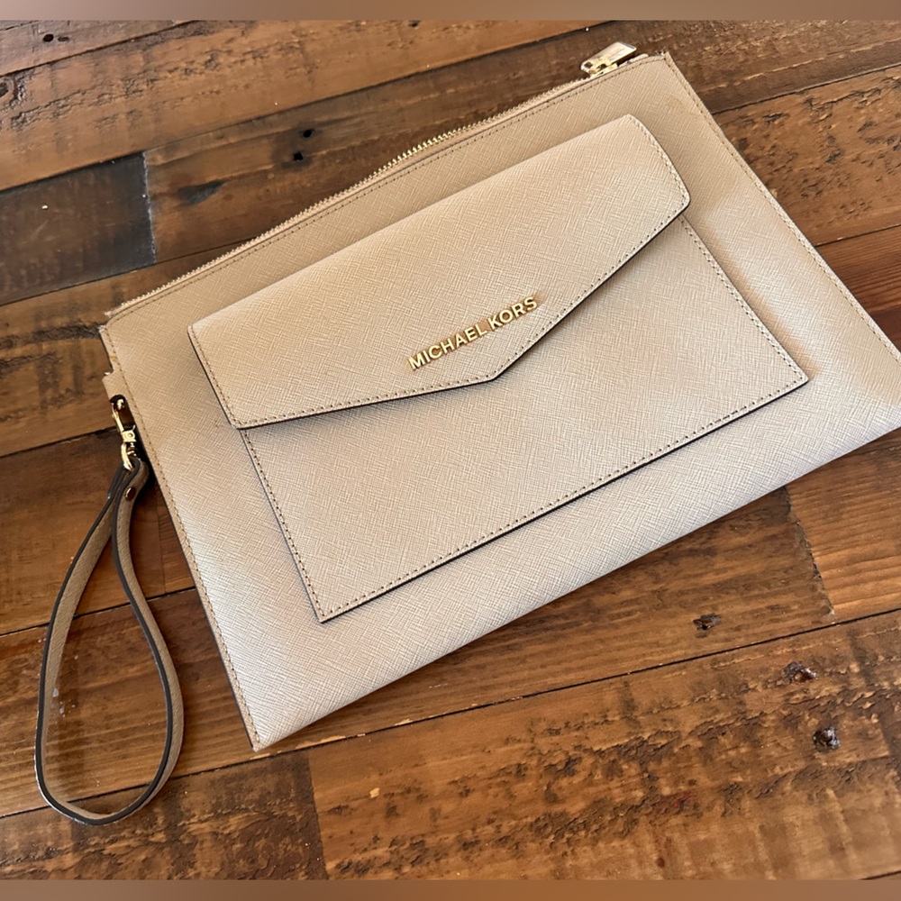 MICHAEL KORS - Wristlet Tan